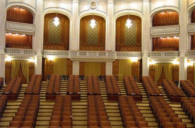 Cum isi aduc deputatii rudele in functiile publice?