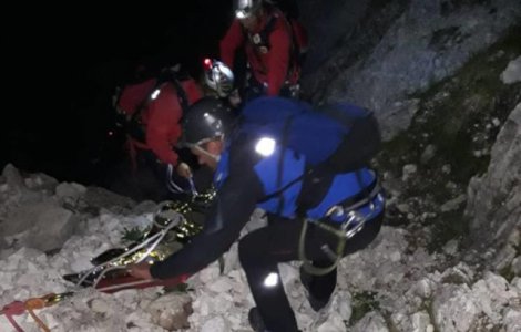 O turista a murit dupa ce a cazut intr-o prapastie din Muntii Piatra Craiului