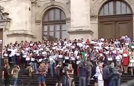 Peste 200 de magistrati au protestat in fata Palatului de Justitie din Bucuresti