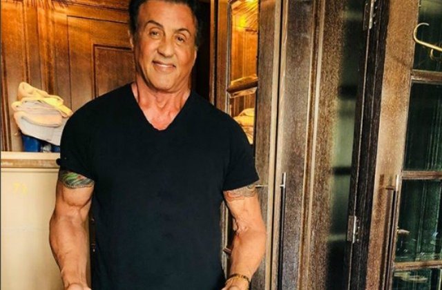 La 72 de ani, actorul Sylvester Stallone se antreneaza la sala pentru continuarea "Rambo" / VIDEO