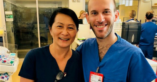 Bebelusul de care a avut grija este acum doctor in acelasi spital