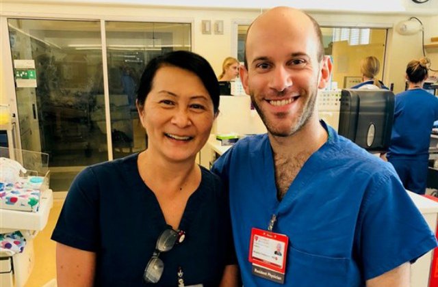 O asistenta a descoperit ca bebelusul pe care l-a salvat acum 30 de ani este doctor in acelasi spital