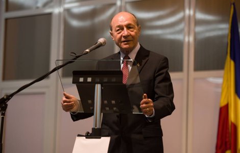 Basescu: Juncker trebuia sa aiba o intalnire cu Dancila la Palatul Victoria, nu pe aeroport