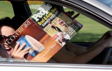 Cyberfeminism romanesc: 'Revistele de femei prostesc?'