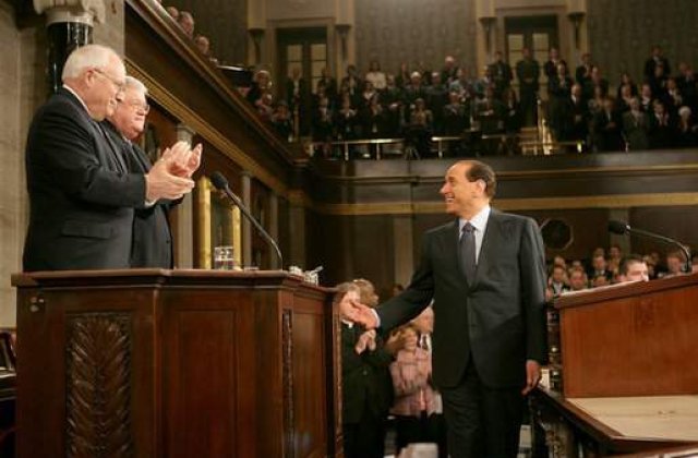 Cum a devenit Berlusconi "regele" politicienilor italieni?