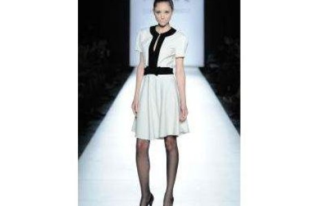 Corina Vladescu: "Strazile din Romania sunt lipsite de curaj in vestimentatie"