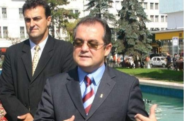 Emil Boc, afectat de cazul Apostu