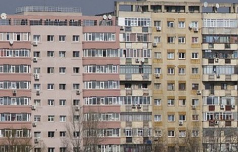 O femeie a murit dupa ce a cazut de la etajul al cincilea al unui bloc