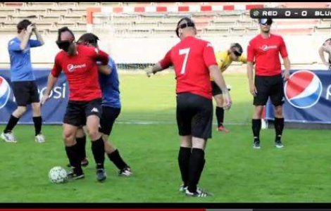  Video  S-a inventat tehnologia care ii ajuta pe orbi sa joace fotbal
