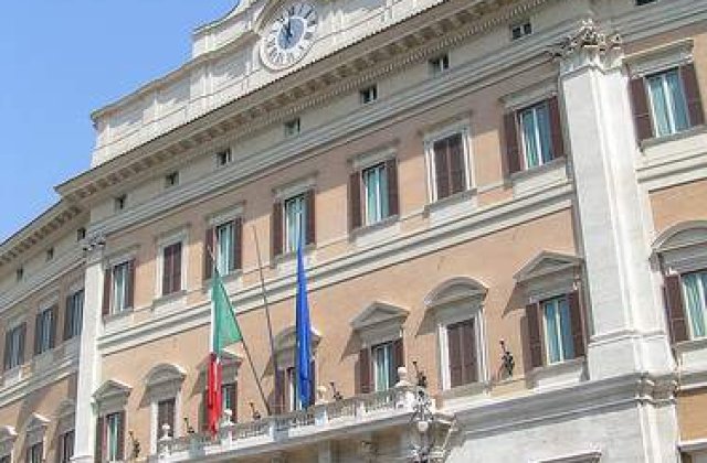 Sfarsitul erei Berlusconi: Vremuri grele pentru Italia