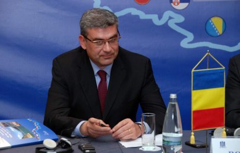 Cum "cerseste" Baconschi complimente?