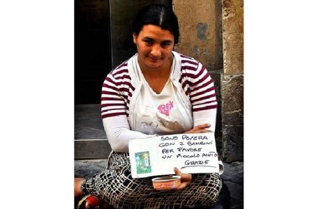  Video  Italia: Romanii sunt proxeneti si criminali din "Tigania"