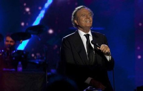 Cantaretul spaniol Julio Iglesias implineste 75 de ani