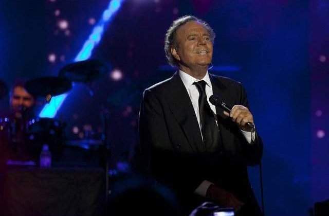 Cantaretul spaniol Julio Iglesias implineste 75 de ani