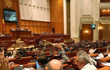 Proiectul PMP pentru reducerea numarului de parlamentari la 300 a fost adoptat tacit
