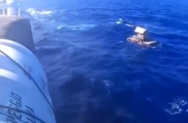A supravietuit 49 de zile in largul oceanului. Cum a fost gasit un adolescent / VIDEO