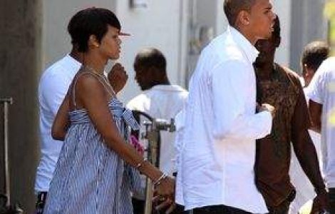 Rihanna, amenintata cu moartea de Chris Brown