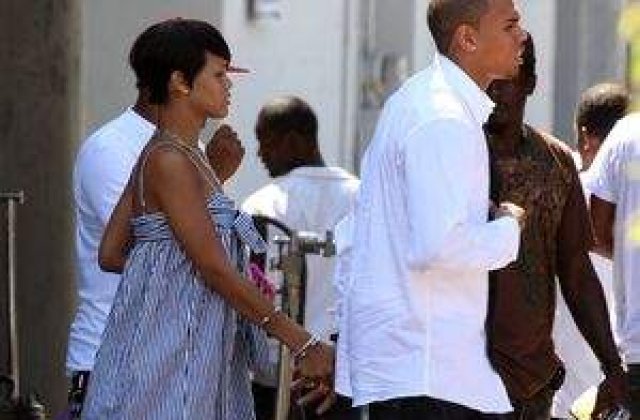 Rihanna, amenintata cu moartea de Chris Brown