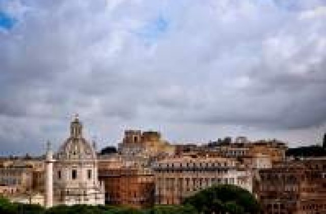 Cine ii ia locul lui Berlusconi?