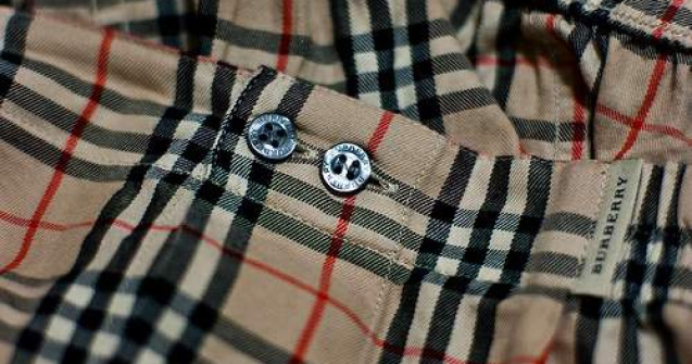 Luxul paseste in Romania. Burberry vine la Bucuresti