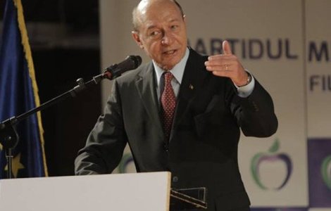 Basescu cere opozitiei sa depuna o motiune de cenzura impotriva Guvernului Dancila