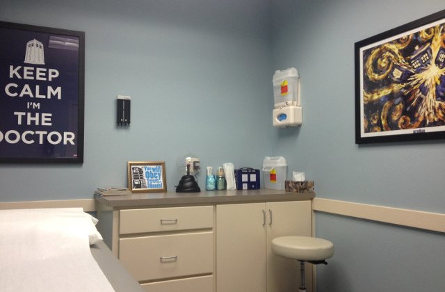 10 imagini amuzante de la medic care demonstreaza ca rasul este cel mai bun medicament