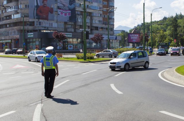 Amenzile de circulatie ar putea creste cu peste 40% de la 1 ianuarie: salariul minim brut va ajunge la 2.050 de lei