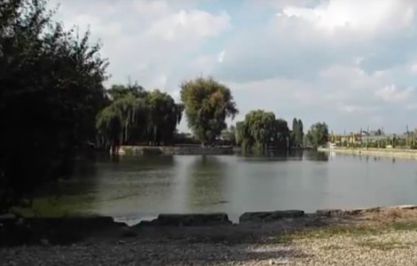 Un barbat a fost descoperit mort intr-un lac din Pascani