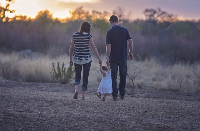 Aproximativ 150 de persoane au protestat in Piata Victoriei fata de referendumul pentru modificarea Constitutiei in sensul redefinirii casatoriei