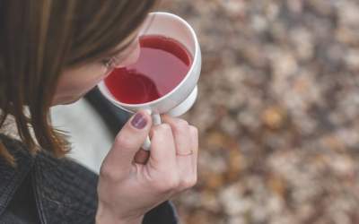 10 ceaiuri care te ajuta sa...