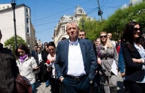 Oprescu isi face campanie pe banii taximetristilor?