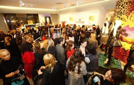  Foto  Ce vedete poarta Versace for H&M