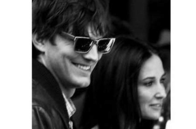 Demi Moore si Ashton Kutcher divorteaza