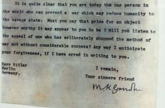 [FOTO] Scrisoarea lui Gandhi catre Hitler: "Prietene drag.."