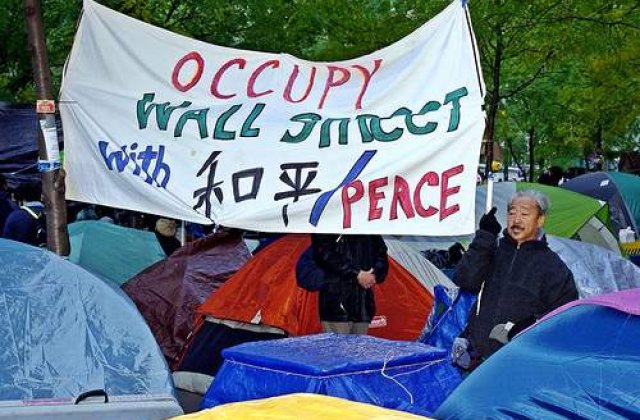 [VIDEO] Protestatar roman, batut de politie la New York
