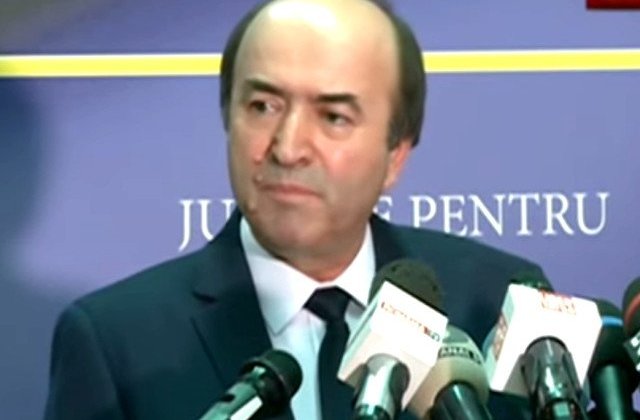 Toader: Prim-vicepresedintele CE a spus cu subiect si predicat faptul ca nici nu intra in discutie problema activarii articolului 7