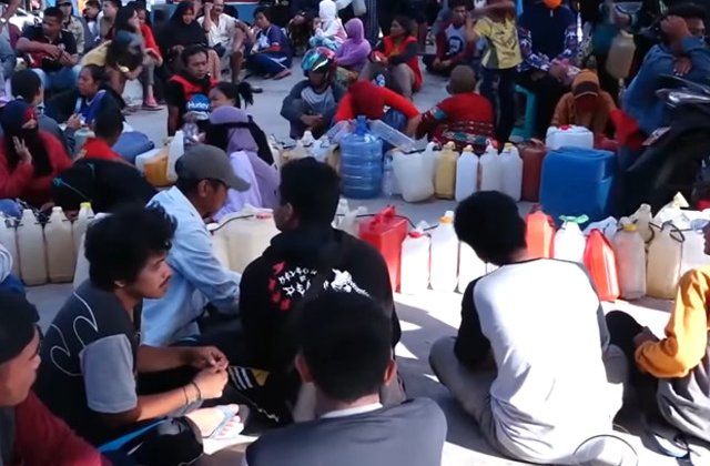 Indonezia: Bilantul seismului si al tsunamiului a crescut la 1.407 morti