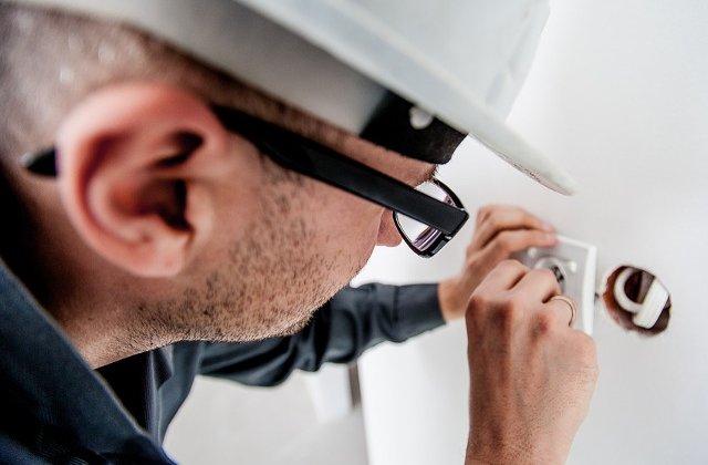 10+ meserii banoase pentru care nu ai nevoie de facultate