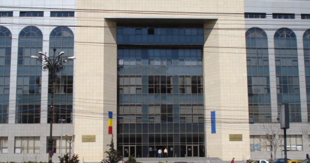 Un barbat a cazut de la etajul 4 in Tribunalul Bucuresti