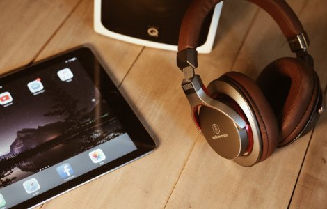 Cum se relaxeaza romanii pe internet: 4 din 10 internauti asculta zilnic muzica pe Youtube