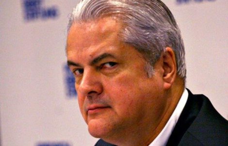 Adrian Nastase spune ca ar fi votat "da" la referendum daca ar fi putut sa participe