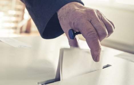 Ce prezenta a fost la referendumul pentru revizuirea Constitutiei din anul 2003