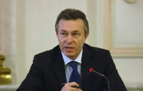 Diaconescu pune pe jar presa din Italia