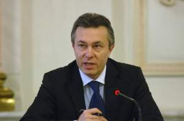 Diaconescu pune pe jar presa din Italia