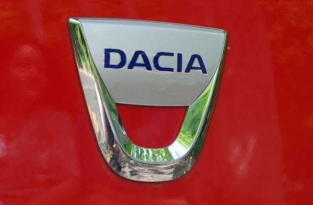 Dacia Lodgy isi arata fata