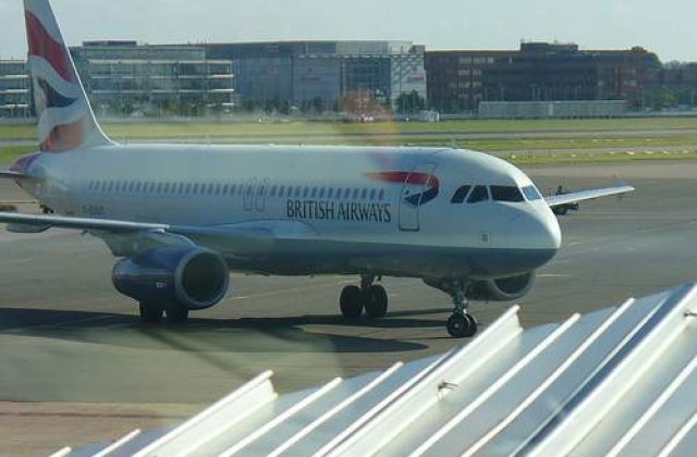 Londra: Zeci de zboruri anulate din cauza cetii