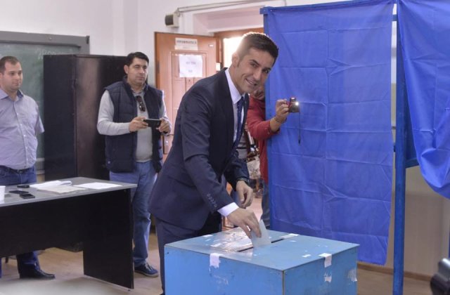 Manda: Nu vreau sa-mi pun problema la nunta daca voi fi socru mare sau socru mic