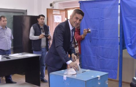 Manda: Nu vreau sa-mi pun problema la nunta daca voi fi socru mare sau socru mic