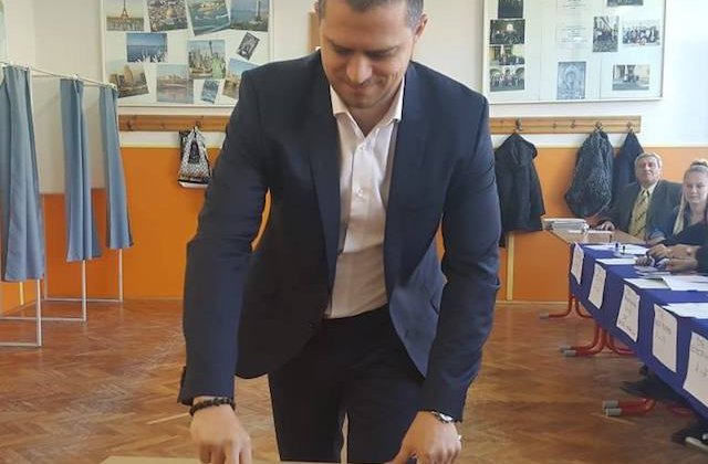 Ministrul Turismului: Cu siguranta romanii nu sunt de acord cu adoptia copiilor de catre persoanele homosexuale si cu casatoria cuplurilor homosexuale