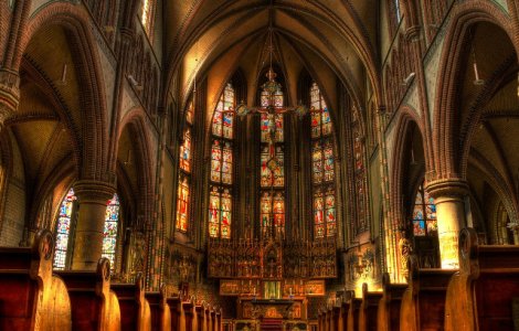 Biserica Catolica din Romania reafirma ca la temelia familiei se afla casatoria dintre un barbat si o femeie